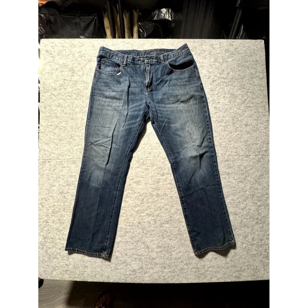 Gap Women's Size 36x30 Short Straight Leg Lightwash Jeans